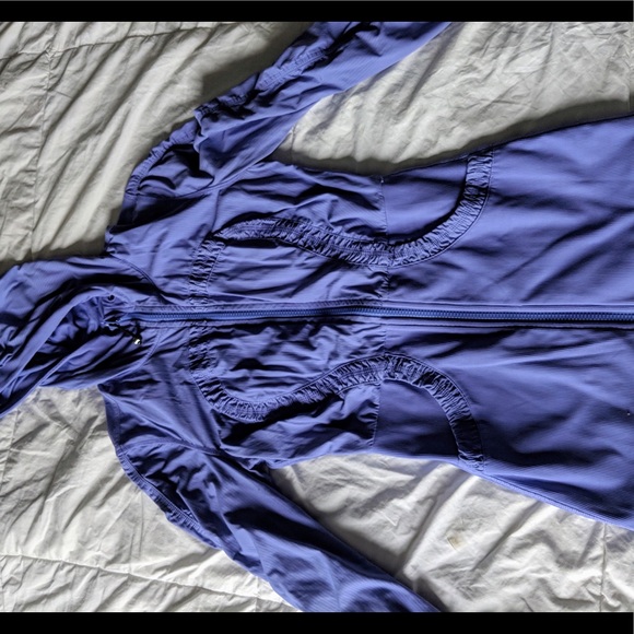 Lulu lemon top - Picture 2 of 3